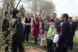 ASÜ Bahar Şenliklerinde Edebiyat ve Müzik Rüzgrı: Roman Kahramanları Festivali